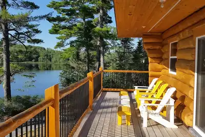 Image de Détendez-vous au Canada: un chalet au bord du lac près du parc national Kejimkujik
