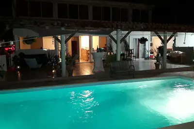 Image de Marigot, bas de villa avec piscine privée, calme, vue panoramique.