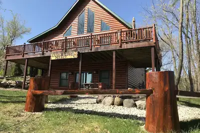 Image de Hana Log Cabin près de Devil's Lake