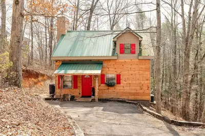 Image de Cabine dans la cheminée Smokies-Great cabine King Bed HotTub.