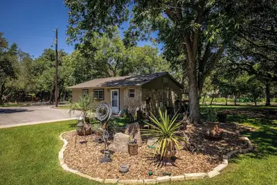 Image de Gruene Country Cottage - à seulement 1 mile de Gruene et 1/2 Mile à la rivière Guadalupe