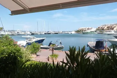 Appartement pour 4/6 personnes avec vue mer et marina à Cogolin