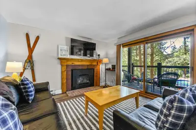 Image de Marchez jusqu'à la ville / base du pic 9, piscine / bain à remous - Inner Circle 3 by