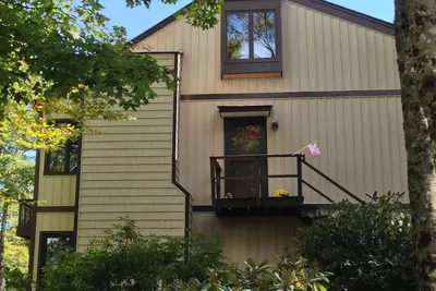 Image de Grand Condo De BEAUTÉ De Printemps avec Amazing maintenant pour les offres mensuelles d'été!