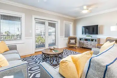 Image de Ocean View Condo à seulement 50 mètres du sable, Animaux acceptés, à proximité de Tybee Pier et Hot Spots