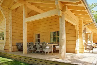 Image de Belle cabane en bois de luxe dans le sud de la Suède