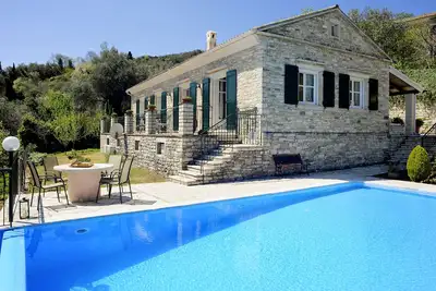 Image de La maison du batteur: pierre construite dans un domaine privé avec de superbes vues et confidentialité