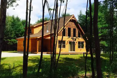 Image de Riverfront Ski Chalet Cabin only minutes to Sunday River Resort & Trails Galore!