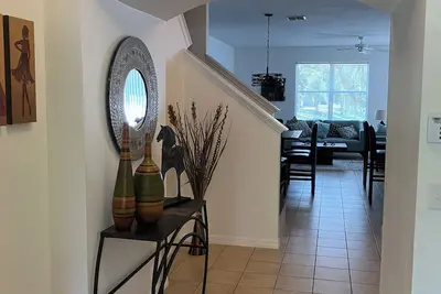 Image de Belle Maison De Ville Lakeview, 5 Milles À Disney. . . ENTIÈREMENT ÉQUIPÉ