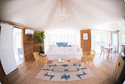 Image de Glamping de luxe sur plus de 100 acres sur la rivière San Marcos au Wahwahtaysee Resort