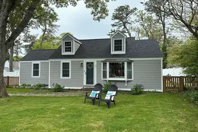Image de Nouvellement mis Ă jour 3 Br Home sur Oak Street- Nouvelle salle de bains principale et buanderie en 2019!