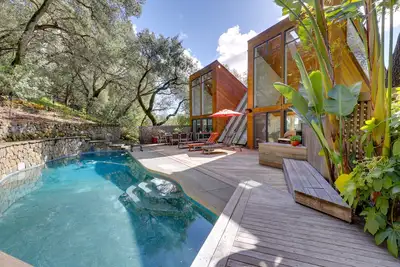 Nouveau! Château de luxe de Santa Rosa avec oasis de jardin!