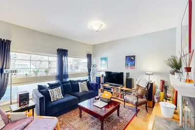 Image de Luxe 2 Bd / 2 Ba Condo, piscine, sur ligne de bus gratuit