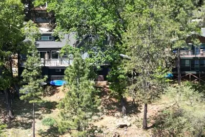 Image de Lac Front. . . . Deux Maisons Pour 24 Personnes. . . . Troisième pour 36 personnes, 100 Avis 5 ÉTOILES