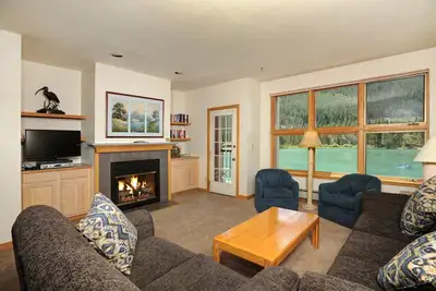 Image de Incroyable et spacieux 2 chambres + mezzanine avec balcon privé | Accès au lac