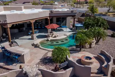 Image de Spacieuse propriété Sunset avec piscine, intimité et proche de tout sauf des voisins