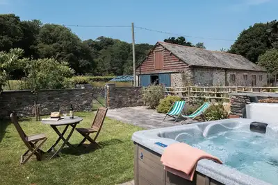 Image de Cottage confortable primé avec bain à remous privé et poêle à bois