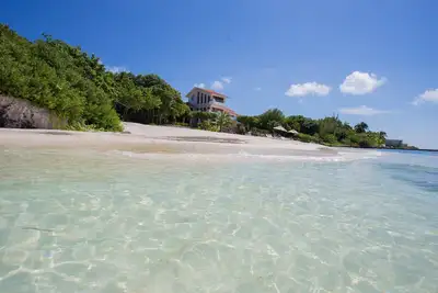 Image de Profitez de votre propre plage privée dans cette incroyable propriété de luxe en bord de mer! ! !