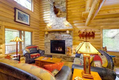 Image de Nouveau! Cabane en rondins exquise - Marchez jusqu'au lac Payette!