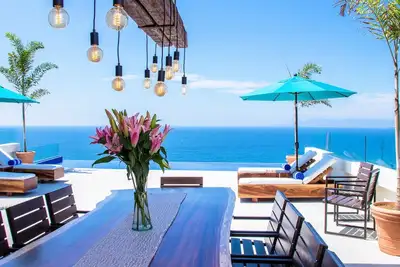 Image de Piscine à débordement avec une vue imprenable