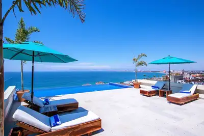 Image de Cozy New Condo Pool sur le toit