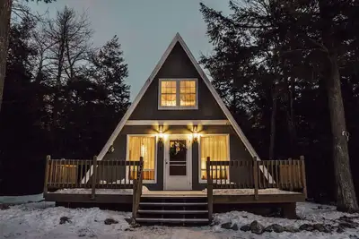 Image de A-Frame élégant près de Manchester, randonnée pédestre, ski!