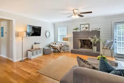 Image de Nouveau! «Southern Comforts» Home-7 mi à Charleston!