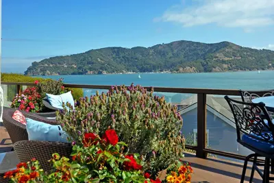 Image de Luxe deux chambres sur la baie de Sf - Vues fabuleuses et piscine