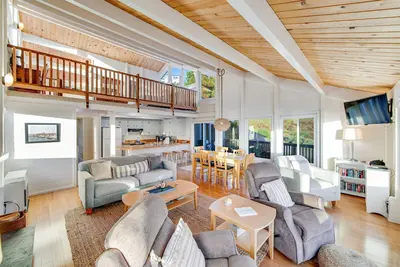 Image de Oceanfront maison w / vue imprenable, près de la ville, chargeur de 50 ampères, 1 chien Ok