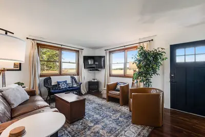 Image de Nouvelle liste! Maison familiale w / divertissement et vue sur le mont. Baker-Chiens Ok!