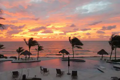 Image de RÉCEMMENT REMODIÉ - Peaceful Oceanfront Paradise - À 100 pieds des Caraïbes!