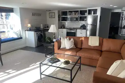 Image de 5 ÉTOILES<br>Nouvelle construction, 1 chambre Back Cove appartement avec vue sur l'eau!
