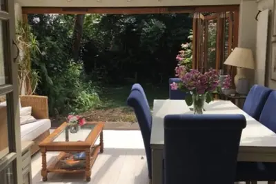 Image de Notre maison est aménagée comme une maison, dans un style campagnard anglais.