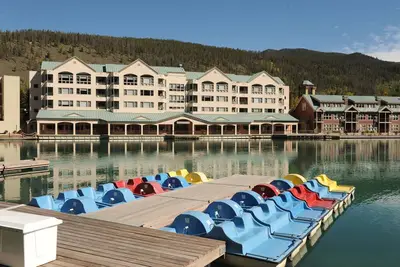 Image de Condo près du lac avec balcon + cheminée | Super emplacement + accès à la piscine!