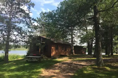 Image de Cozy Pine Cabin sur le lac