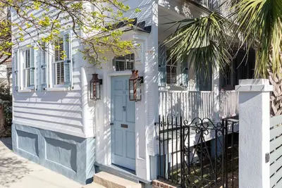 Image de Maison individuelle de Charleston entièrement rénovée