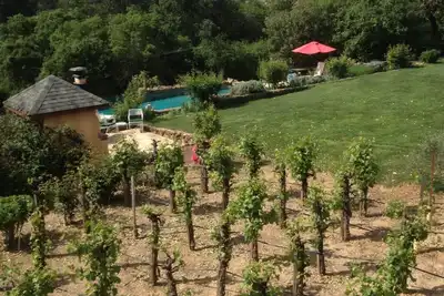 Image de escapade de pays de vin; rester dans une cave