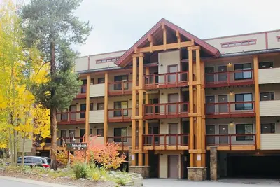 Belle 2bed / 3bath Condo 5 min à pied du centre-ville et Peak 9 Ascenseur