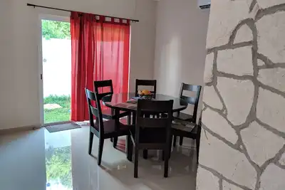 Image de Belle nouvelle maison sur la communauté tranquille et privée, 1. 5 miles de la plage