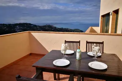 Image de 2 bedroom apartment close to the center of Begur. Terrace and panoramic sea views (Ref:H41)