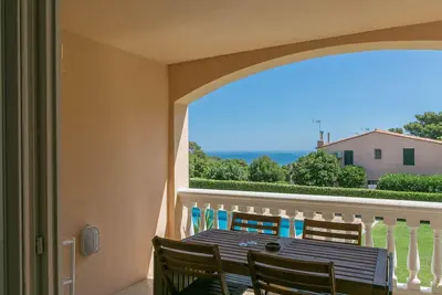 Image de 2 bedroom apartment in Aiguafreda, Begur. Sea views, terrace and pool (Ref:H11)