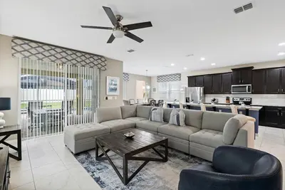 Image de Brand New Gorgeous Resort, installations étonnantes, restaurant sur le site incroyable, piscine / spa privés orientés au sud, à quelques minutes de Disney!