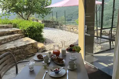 Image de Vacances au milieu des oliviers et de la mer, au calme de l'intérieur Derniere Minute Aout