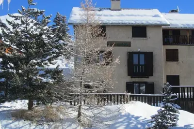 Grand Chalet avec jardin à Molines-en-Queyras, 19 couchages, entièrement équipé.
