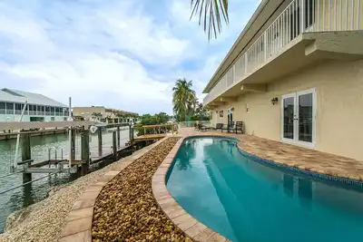 Image de Pêcheurs salés, spacieux Sombrero Beach Waterfront 4 Bdrm avec piscine chauffée et impuretés