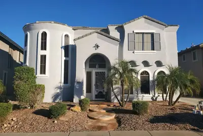 Image de Luxe Great Location Maison Litchfield Avec Piscine CHAUFFÉE, Bbq Et Foyer!