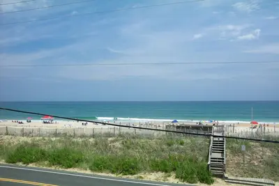 Image de Donedragon: Semi-bord de mer, condo de 3 chambres à coucher avec piscine communautaire, bain à remous et court de tennis.