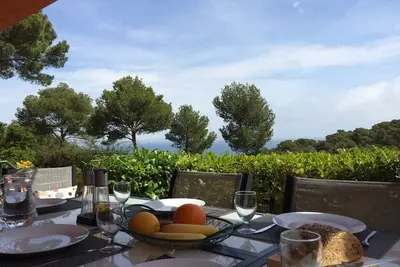 Image de 3 bedroom semi-detached house in Sa Riera, Begur. Sea views, terrace and shared pool (Ref:H12)