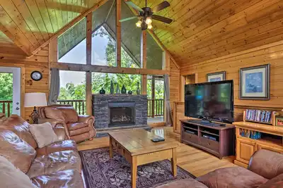 Image de Nouveau! Cabine Sevierville avec salle de jeux et 4 lits king!