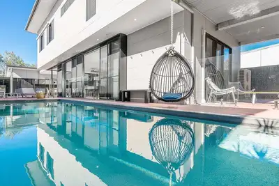 Image de Un séjour parfait - Catalina's - Maison moderne et contemporaine de 3 chambres avec piscine